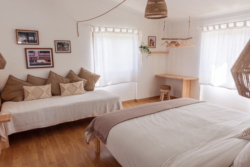 ensuite-double-room_private-bathroom_yoga-retreat_ericeira